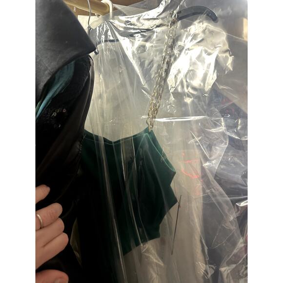 Alice + Olivia Karoline Chain Shoulder Cutout Gown In Emerald Size 10 - Picture 11 of 11